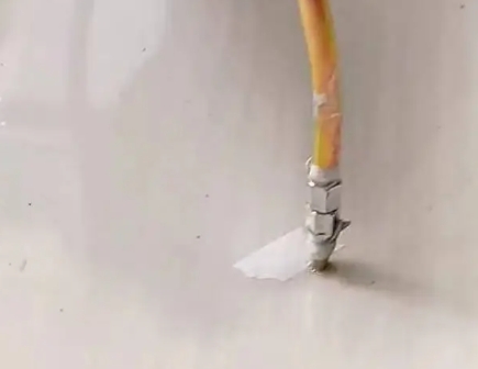 江津瓷砖空鼓维修公司专业解答在瓷砖铺贴过程中，如果使用的砂料过粗（如全部使用了粗砂），可能会导致以下问题