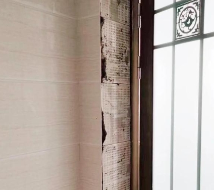 江津瓷砖空鼓免砸砖维修公司分享吸水砖泡水时间不够或过长都会对瓷砖铺贴效果产生影响